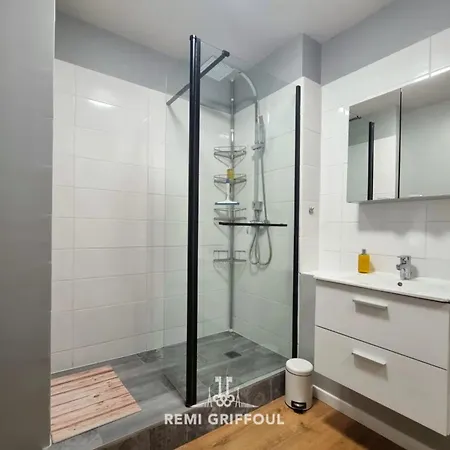 The Center Terrace & Parking 4 Guests *