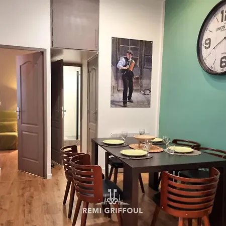 The Center Terrace & Parking 4 Guests * オンフルール