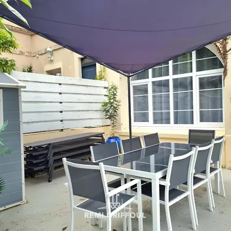 The Center Terrace & Parking 4 Guests * オンフルール