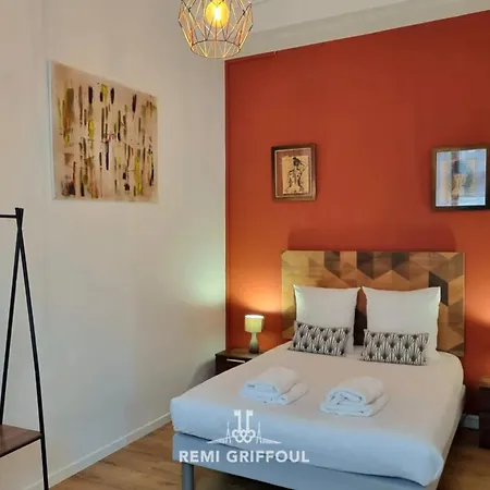 The Center Terrace & Parking 4 Guests Apartment