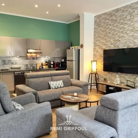 Apartment The Center Terrace & Parking 4 Guests