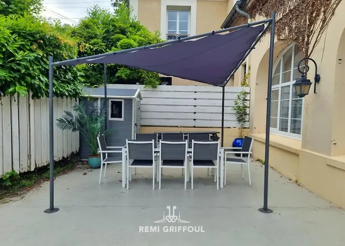 The Center Terrace & Parking 4 Guests *